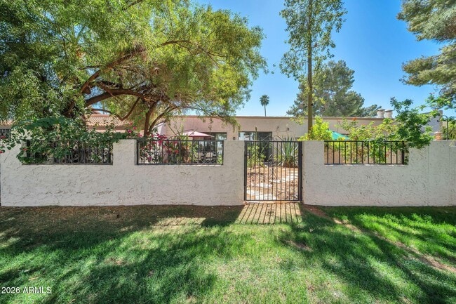 Building Photo - 7368 E Pleasant Run