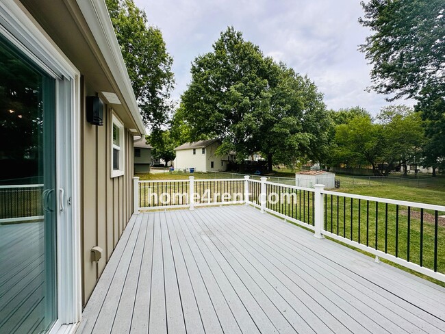 Building Photo - Wonderful Three Bedroom Olathe Home in a Q...