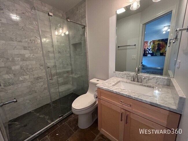 Building Photo - 1801 W Winnemac Ave