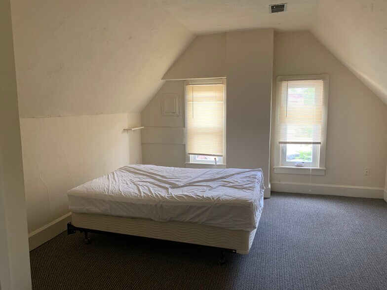 Building Photo - 315 Packard St