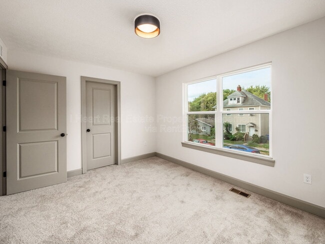 Building Photo - 166 Wisconsin Ave