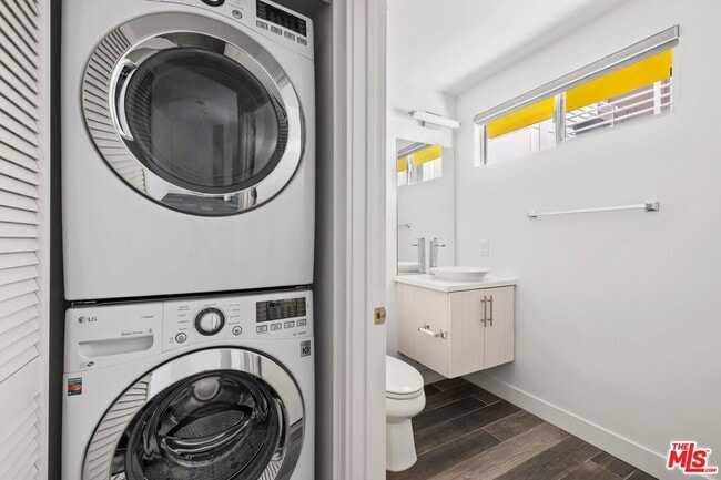 Building Photo - 2205 Selig Dr