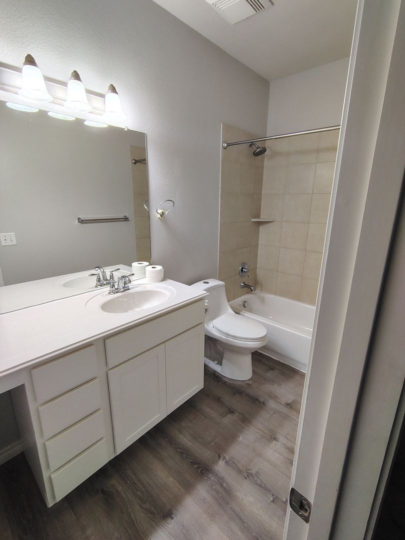 Building Photo - 1504 Waterfall Ln