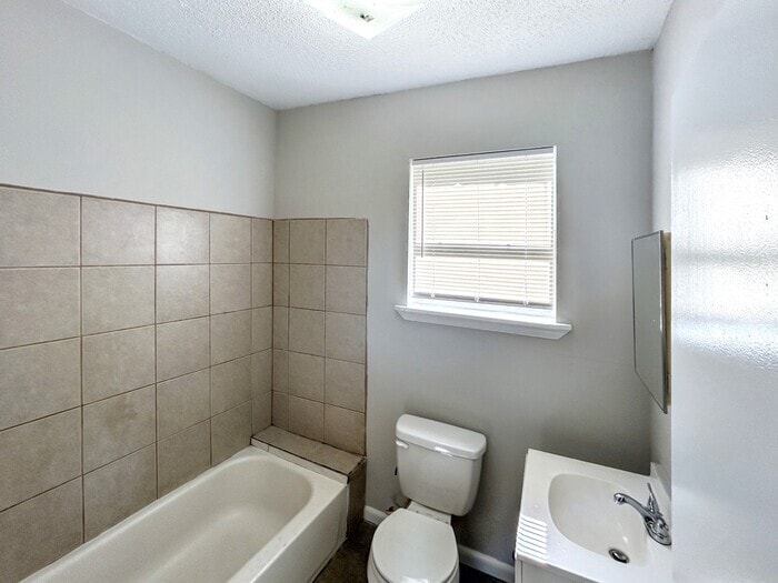 Building Photo - 430 Center St