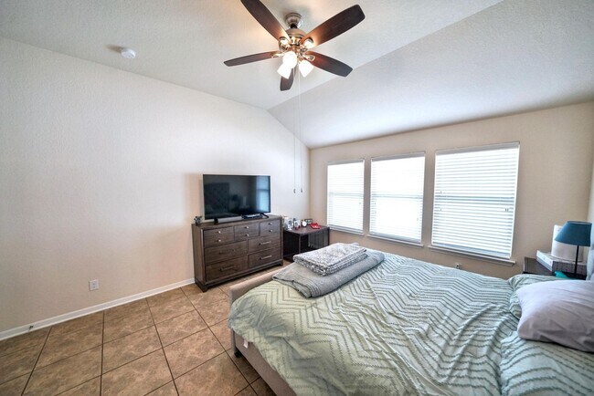 Building Photo - Stunning 3-Bedroom Home with Office in Charleston Parke, Cibolo - Realtor Commission offered: $500