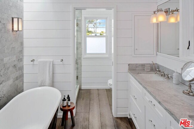 Building Photo - 821 Nowita Pl