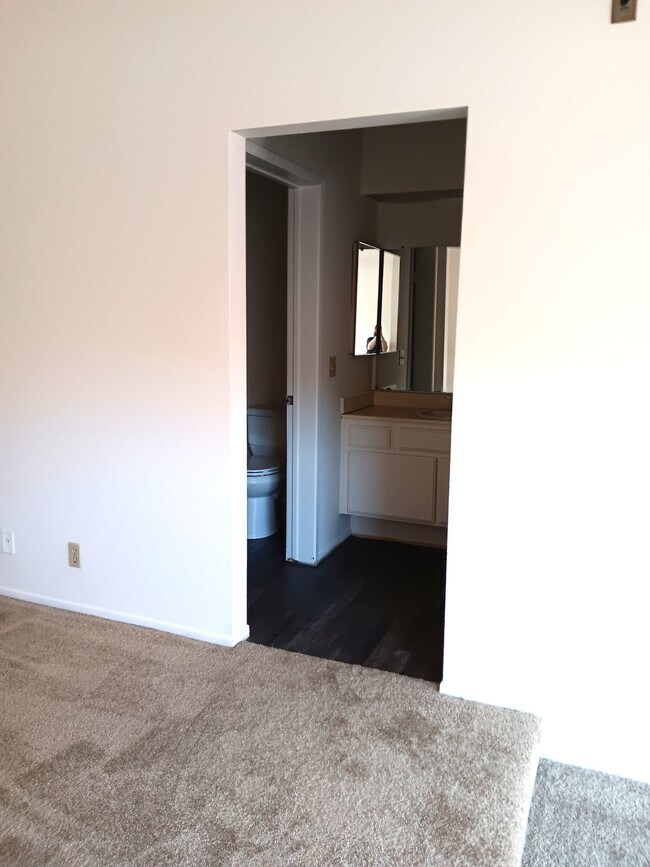 Building Photo - 10965 Fruitland Dr