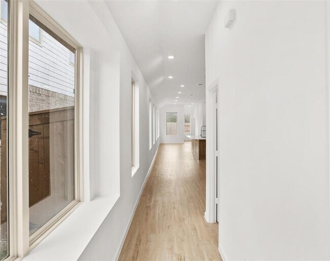 Building Photo - 28806 Bobcat Run Dr