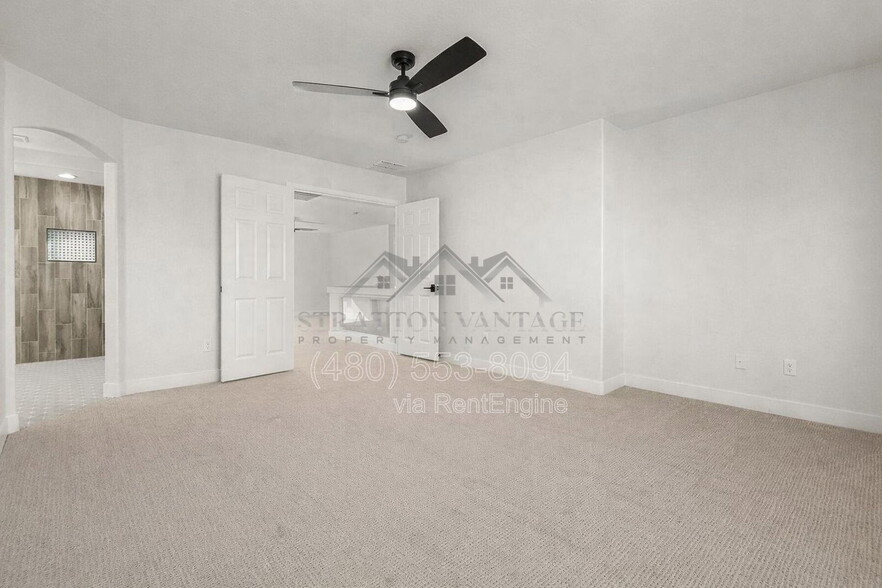 Building Photo - 1005 E Stirrup Ln