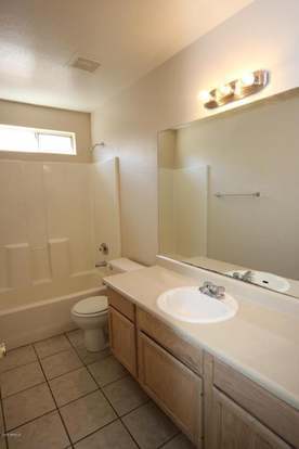 Building Photo - 16202 S Pine St