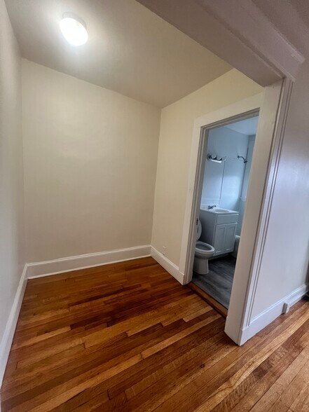 Building Photo - 100 Washington St