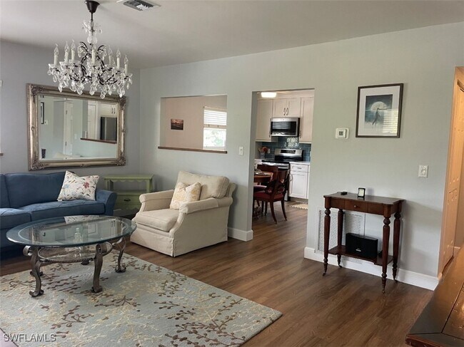 Building Photo - 940 3rd St S