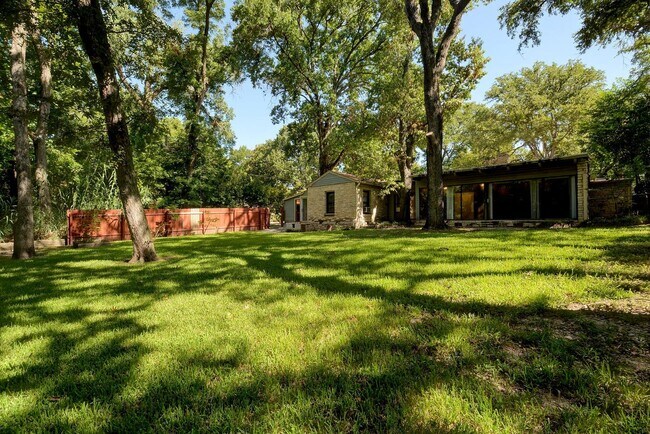 Building Photo - 4405 Barrow Ave