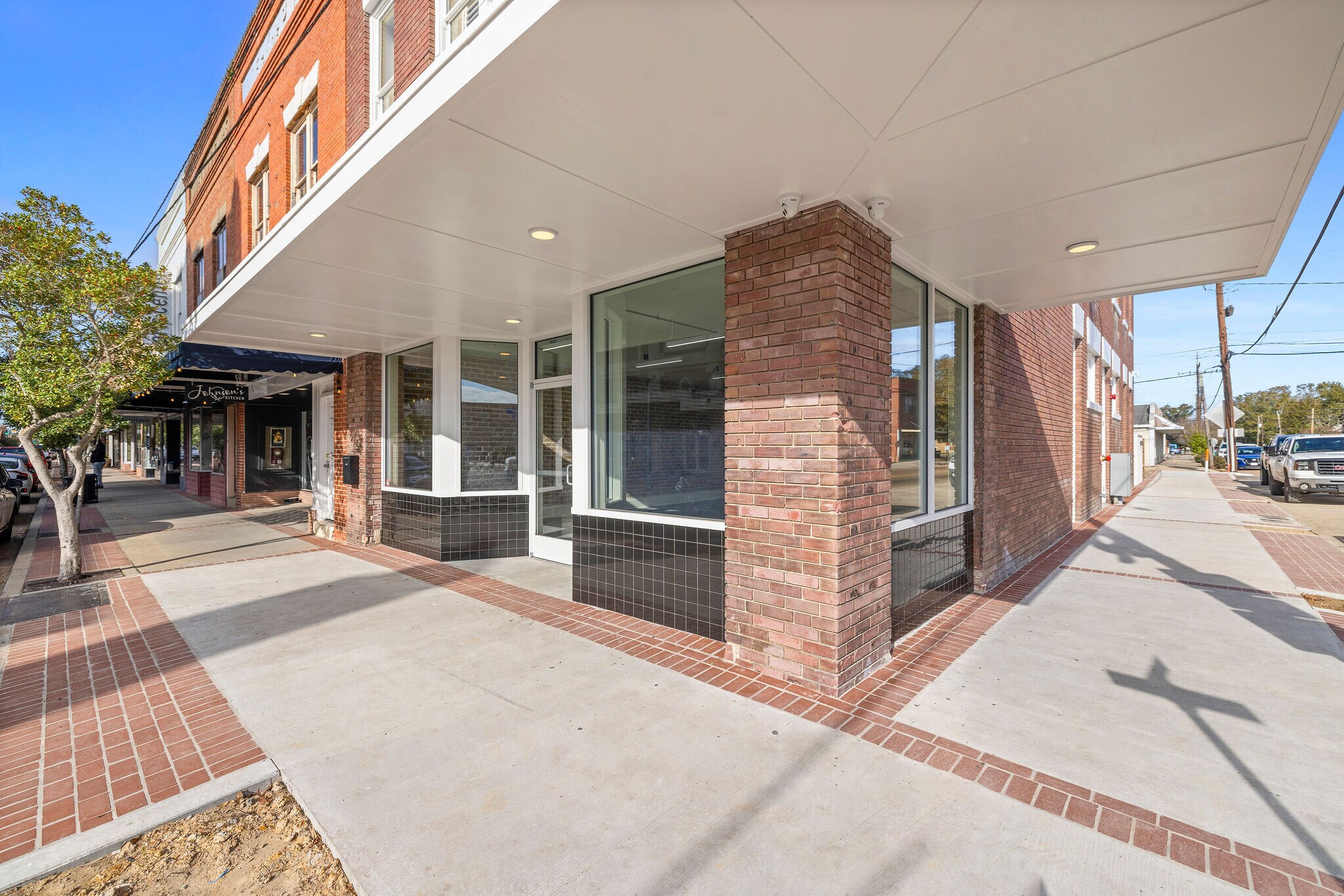 Building Photo - 223 E Thomas St