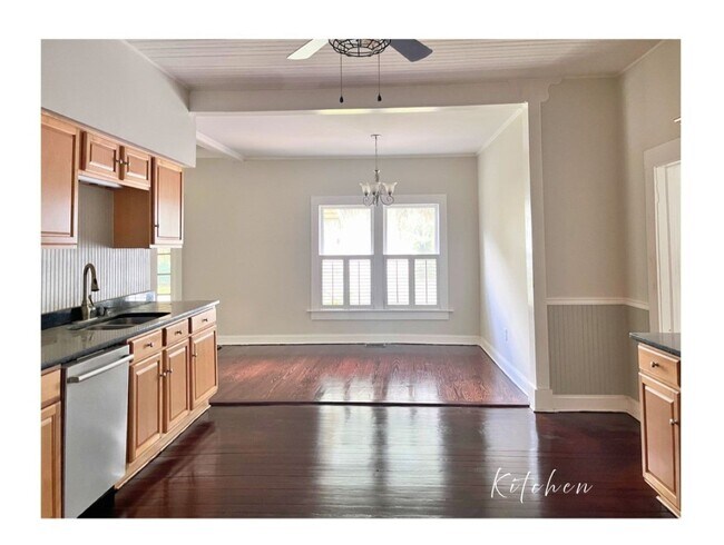 Building Photo - 208 Bartlett St