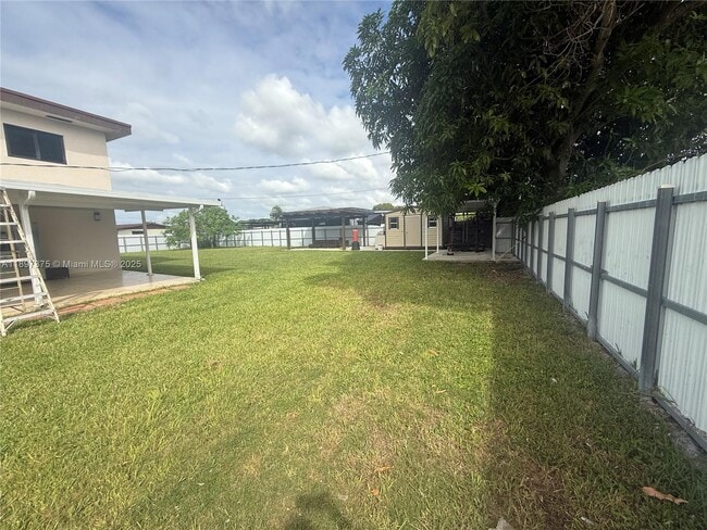 Building Photo - 10865 Gibson Dr