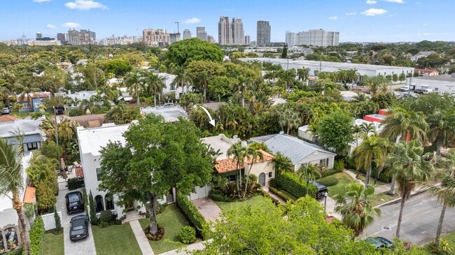 Building Photo - 605 Sunset Rd