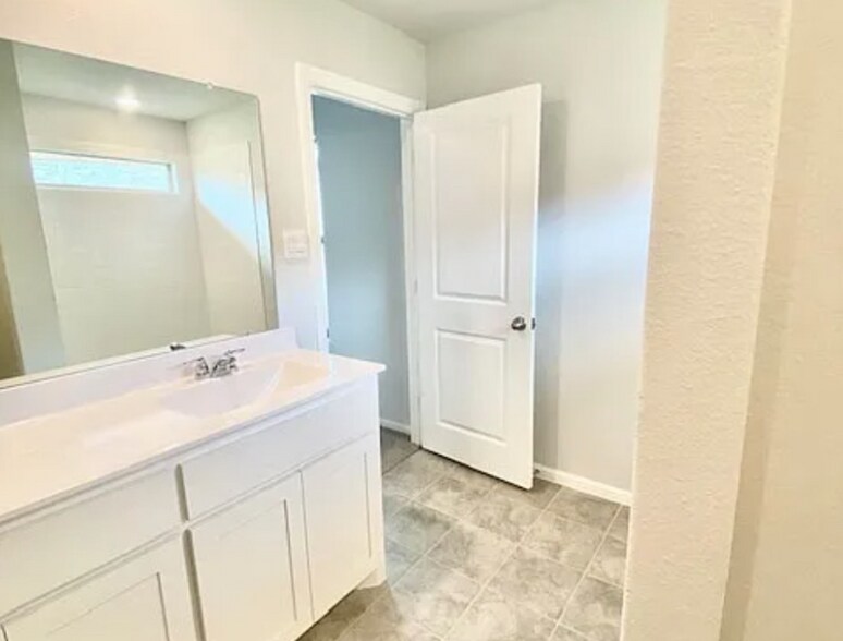 Building Photo - 3909 Northwater Trl