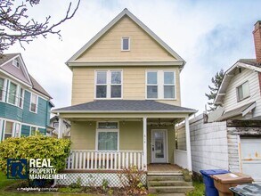 Building Photo - Charming Historic 3 Bedroom!