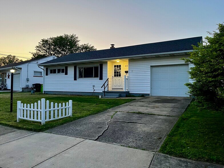 Building Photo - 416 Lemae St