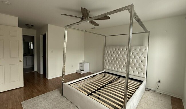 Building Photo - 17 Mulberry St