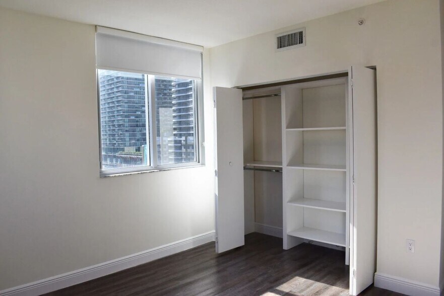 Building Photo - 110 SW 12th Ave