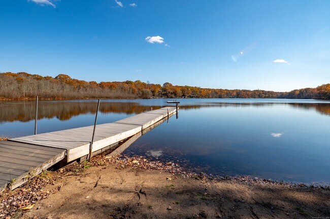 Building Photo - 21 Edge Hill Rd