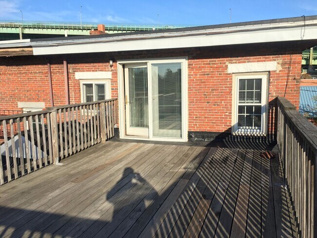 Building Photo - Large studio loft with laundry in unit