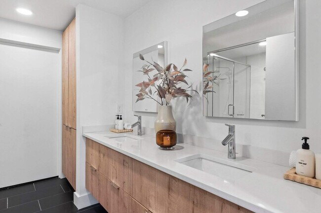 Building Photo - 346 Peters St SW