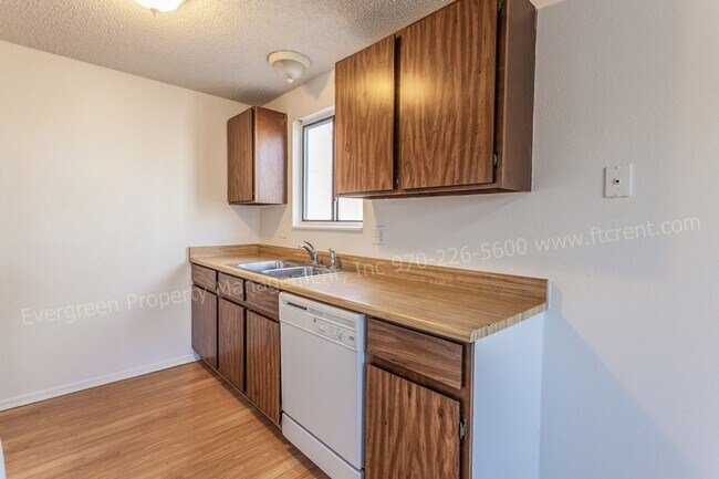 Building Photo - 1244 Maple St