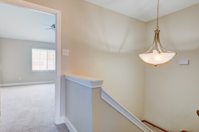 Building Photo - 5869 Valley Forge Dr