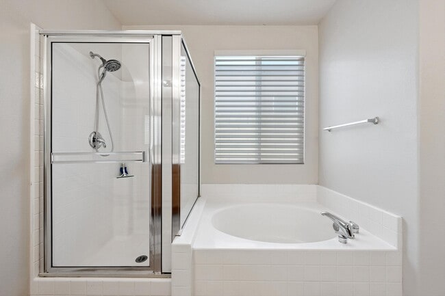 Building Photo - 84126 Canzone Dr