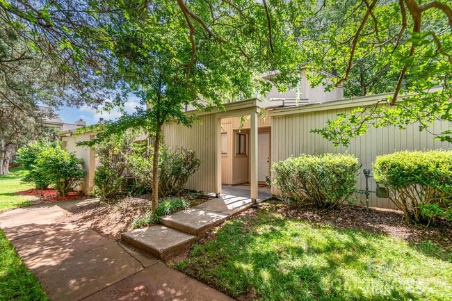 Building Photo - 8005 Horse Chestnut Ln