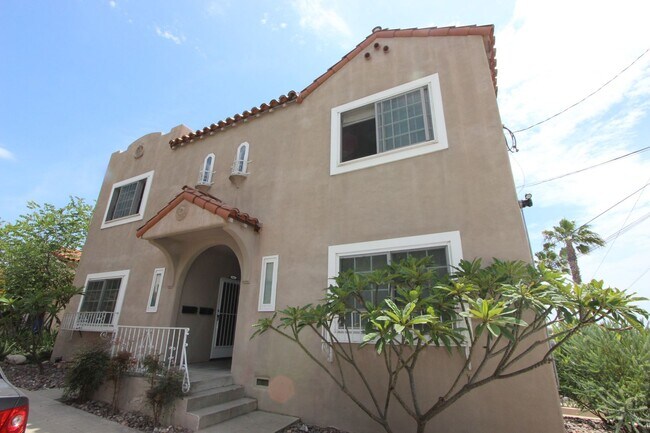 Building Photo - Gorgeous 2 bedroom 1 bathroom downstairs apartment available May 1, 2026 with a MOVE IN SPECIAL