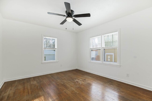 Building Photo - Charming 4-Bedroom Home in Kansas City, MO...