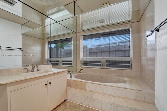 Building Photo - 5708 Mulberry Dr