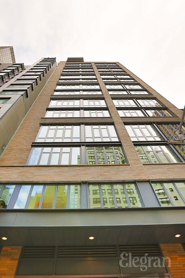 Building Photo - 591 3rd Ave
