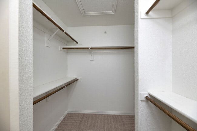 Building Photo - Creekside Townhomes