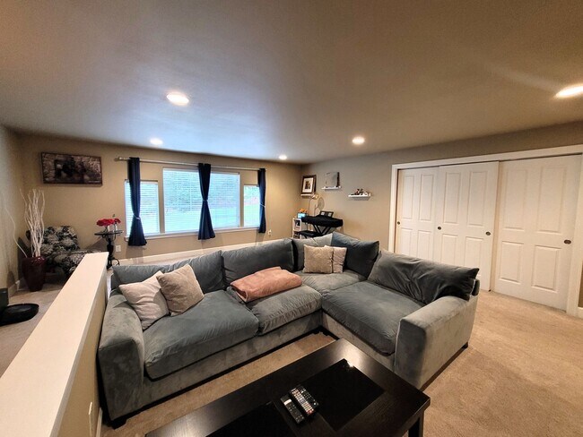 Building Photo - Beautiful Home in Desirable Geneva Neighborhood - 2700 sqft