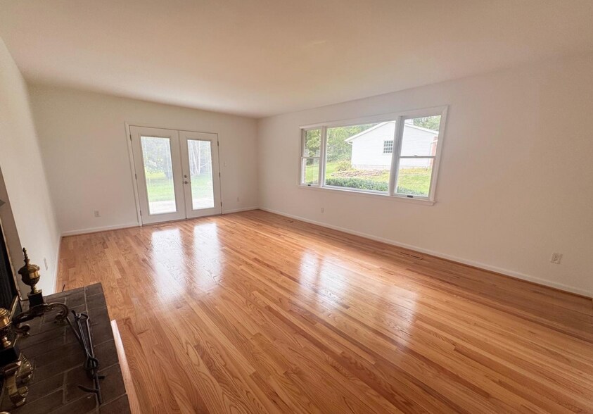 Building Photo - 2710 Academy Dr