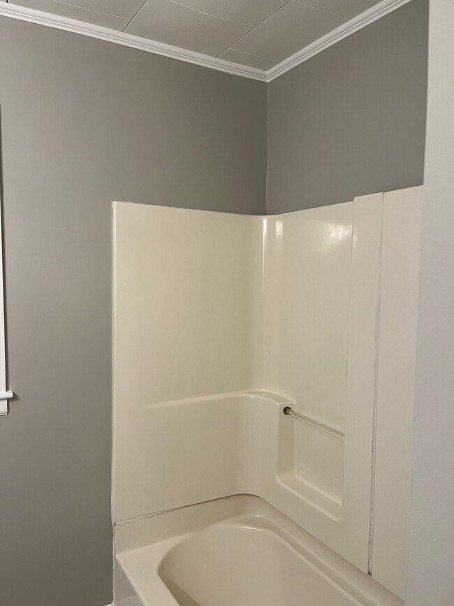 Building Photo - 824 Shirley Dr