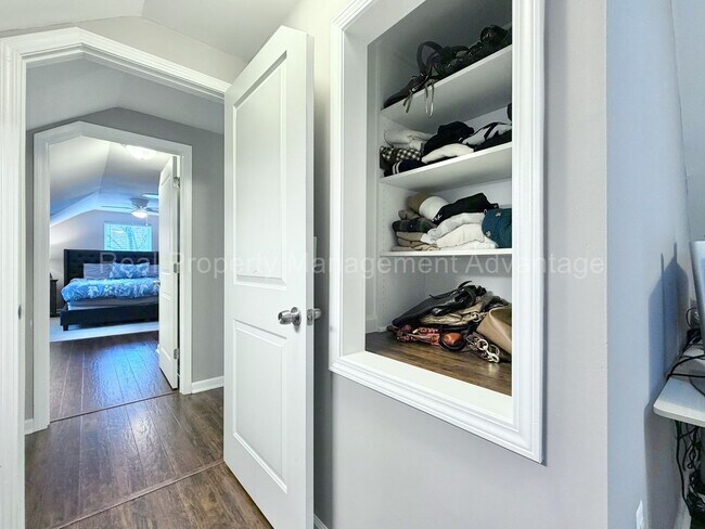 Building Photo - 3 Bed/2.5 Bath - Cape Cod Charm with Modern Comforts Throughout