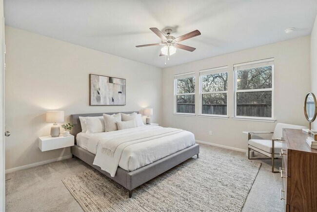 Building Photo - 313 Michaelis Dr