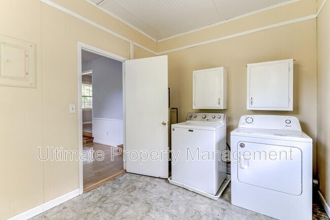 Building Photo - 5025 Pine Needles Dr