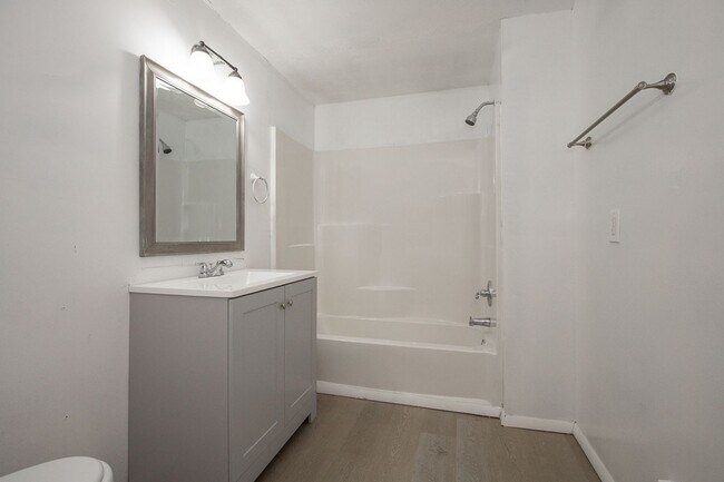 Building Photo - 1025 W 23rd St