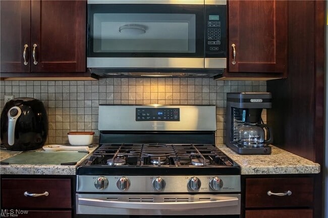 Building Photo - 822 Shadowood Ln SE