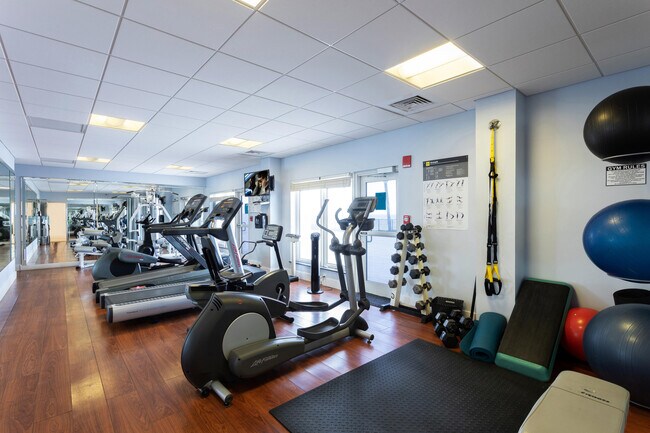 Building Photo - 2066 N Ocean Blvd