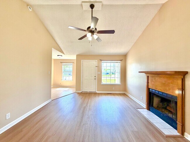 Building Photo - 1215 Marla Dr