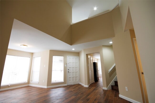 Building Photo - 11615 Glenwolde Dr