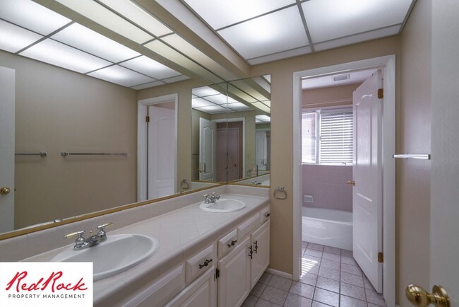 Building Photo - Spacious 5 Bedroom Home in A Quiet Communi...